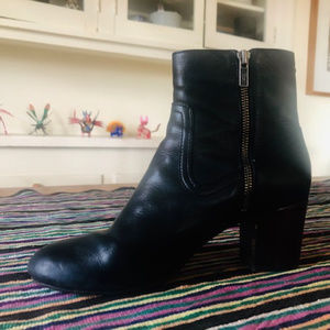 Frye Women´s Black Leather Block Heel Ankle Boot